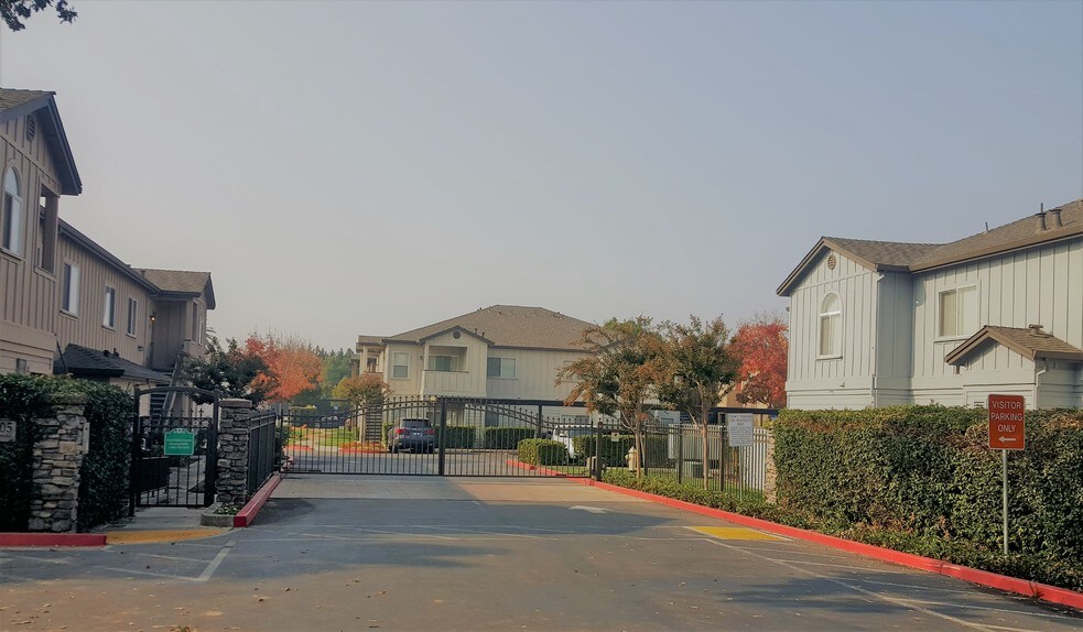 Building Photo - 8905 Davis Rd