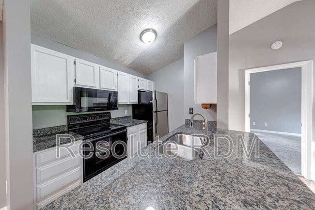 Building Photo - 4470 Village Ln