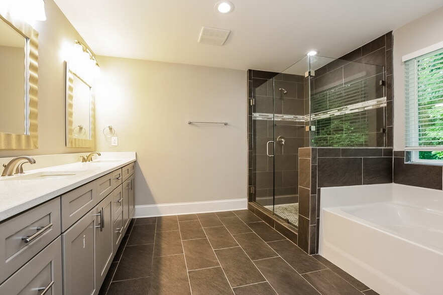 Building Photo - 2105 Brentwood Cove