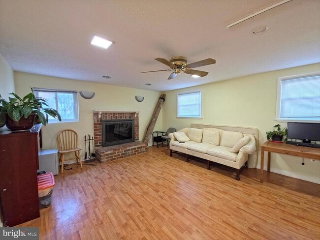 Building Photo - 200 Hardy Pl