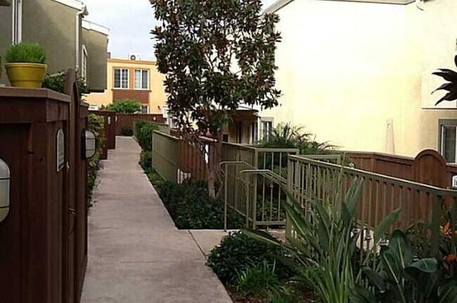 Building Photo - 5404 Balboa Arms Dr