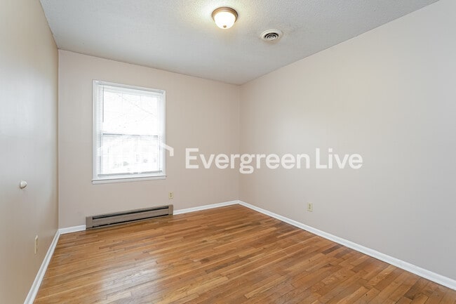 Building Photo - 118 Peachtree Ln