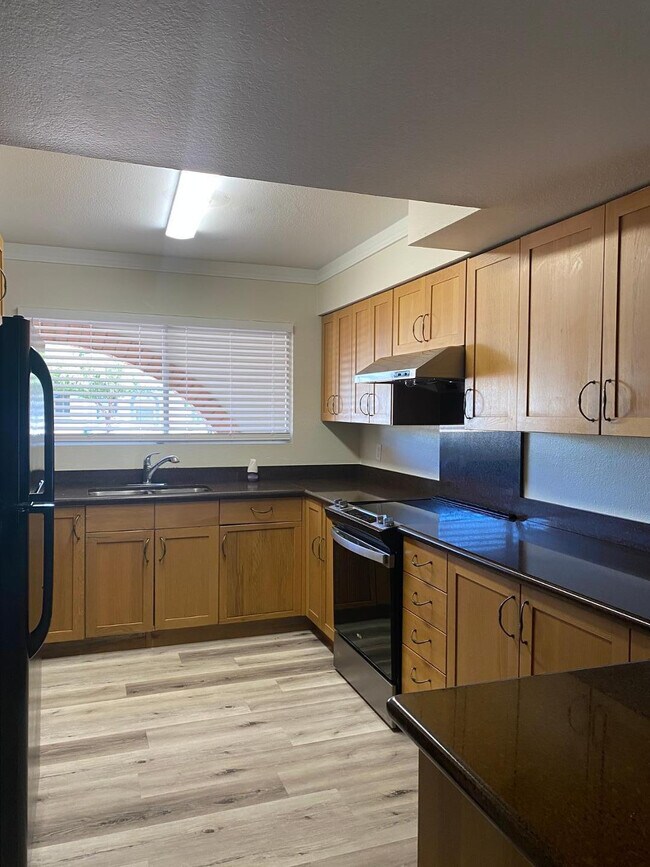 Building Photo - 5149 E Shaw Butte Dr