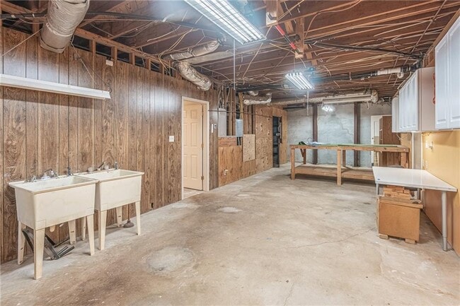 Building Photo - 1610 Branch Valley Dr