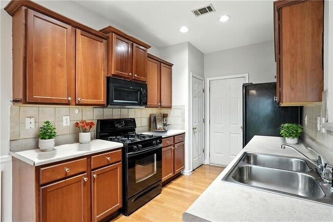 Building Photo - 2263 Leicester Way SE