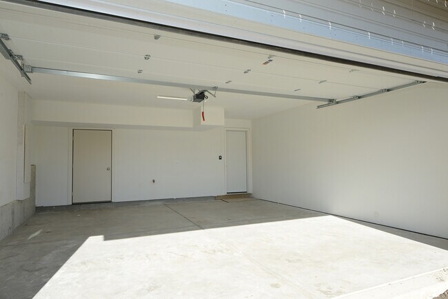 Building Photo - 214 N Walnut St