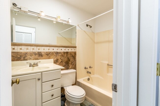 Building Photo - Cedars Court