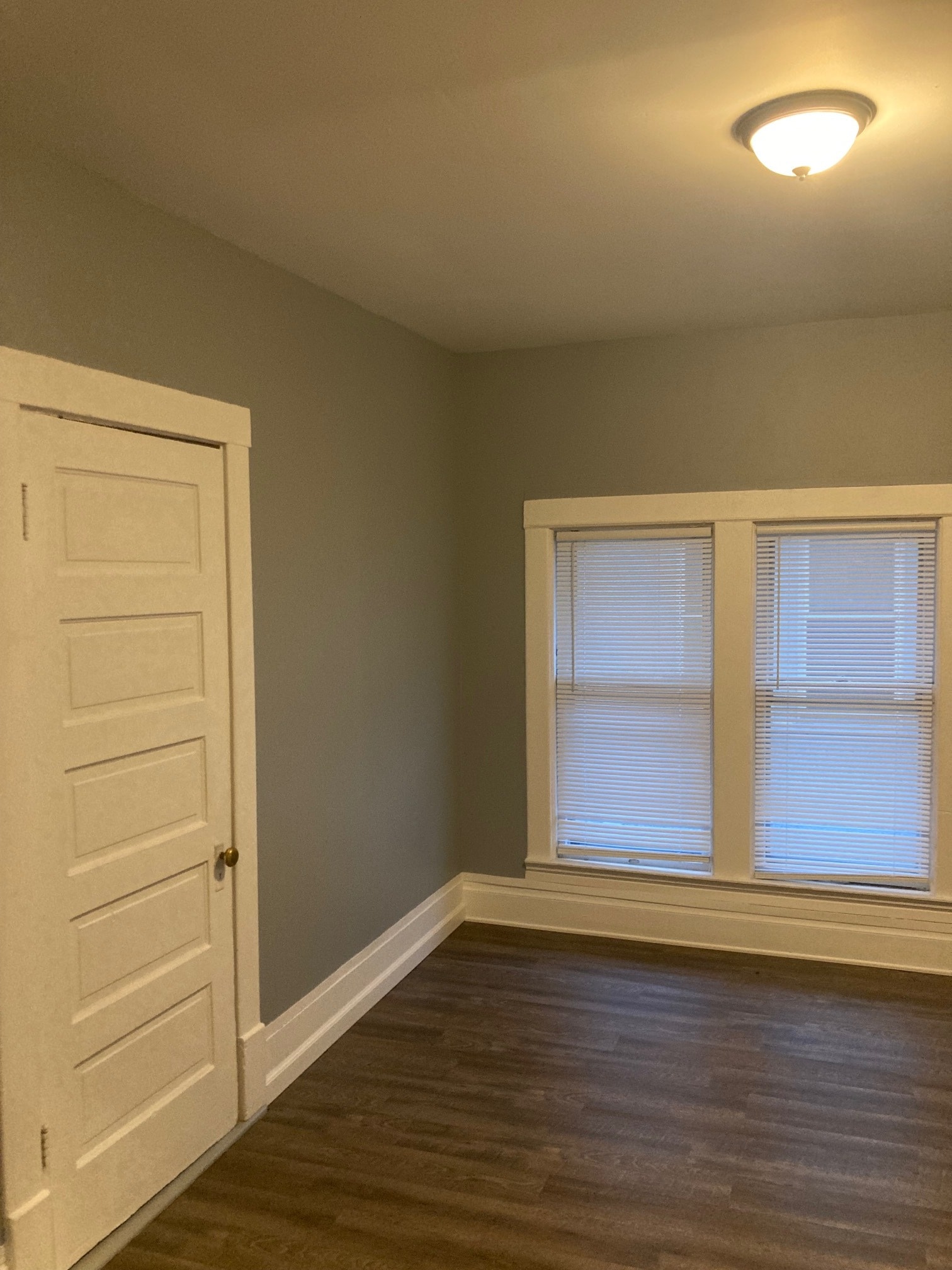 Livingroom & Closet - 518 Walnut Ct