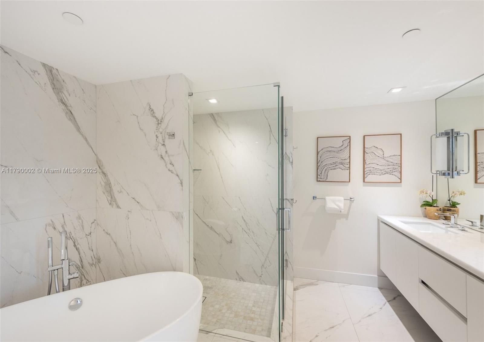Building Photo - 888 Brickell Key Dr