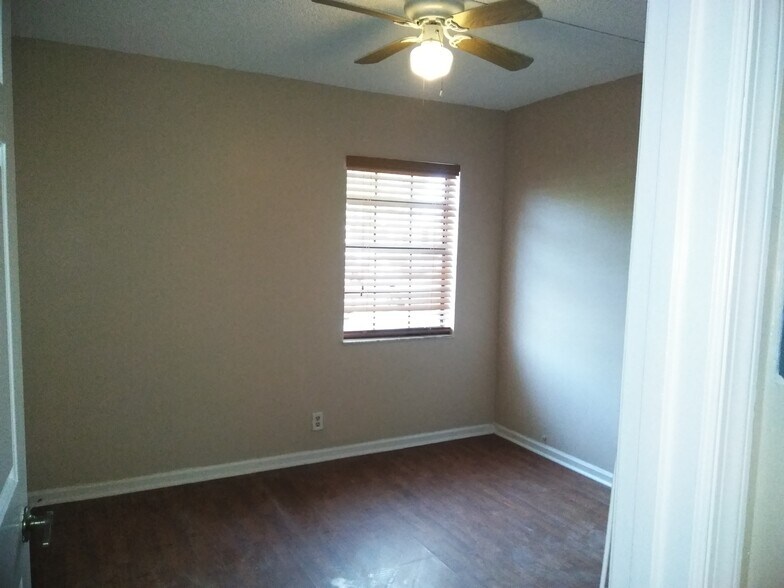 Building Photo - 301 Norwood Ter