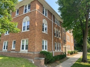 Building Photo - 2752 N Bartlett Ave