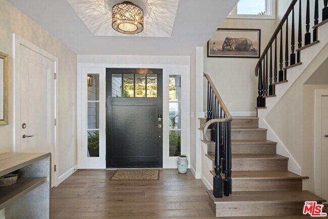 Building Photo - 27002 Malibu Cove Colony Dr