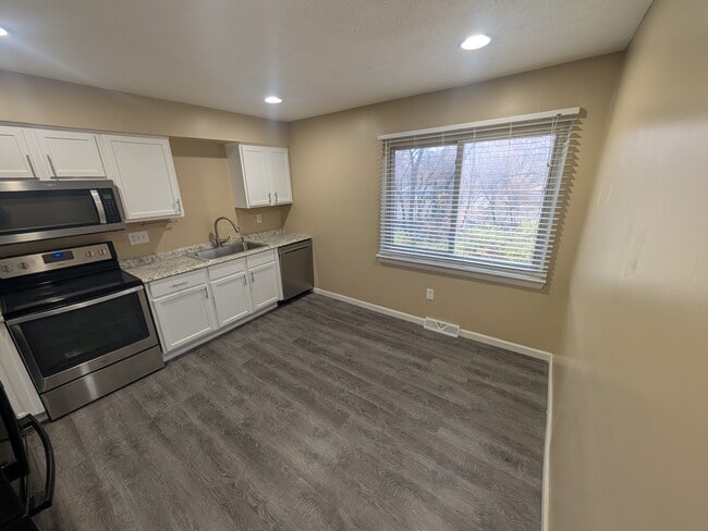 Building Photo - 9120 W 78th St