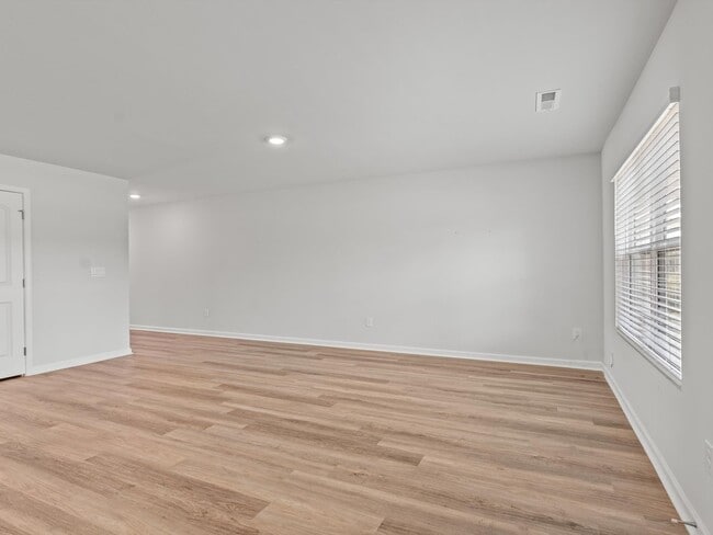 Building Photo - ASK ABOUT RENT SPECIAL! Fantastic Location – Spacious 3 Bedroom Townhome with Rear-Entry Garage!