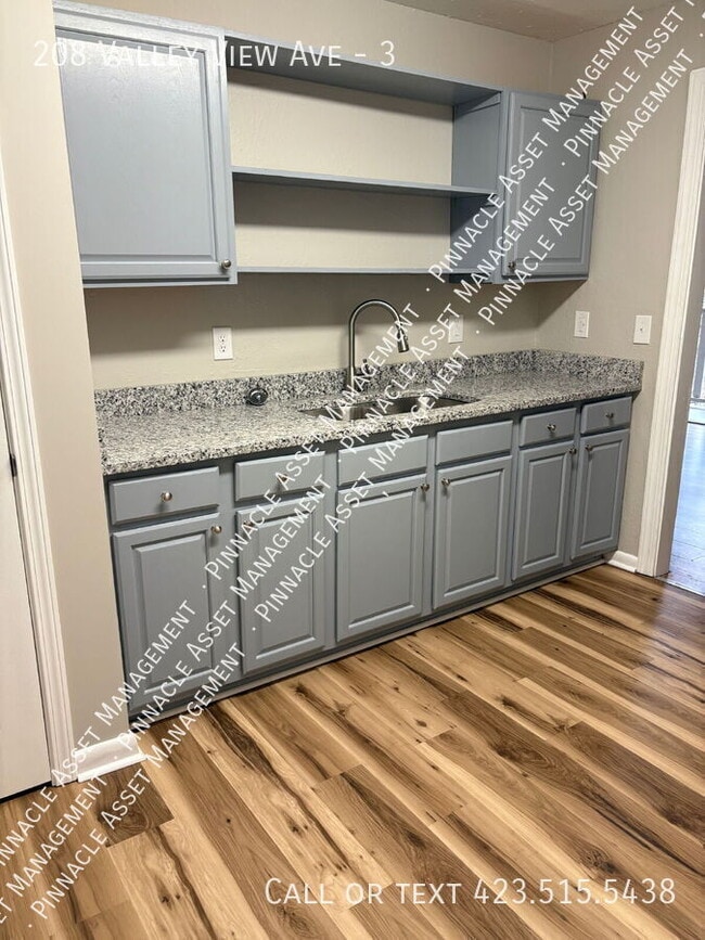 Building Photo - 208 Valley View Ave