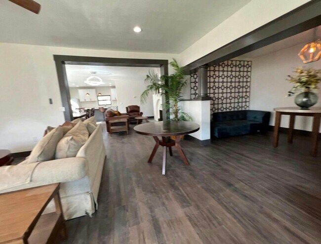 Building Photo - 345 N Van Ness Ave