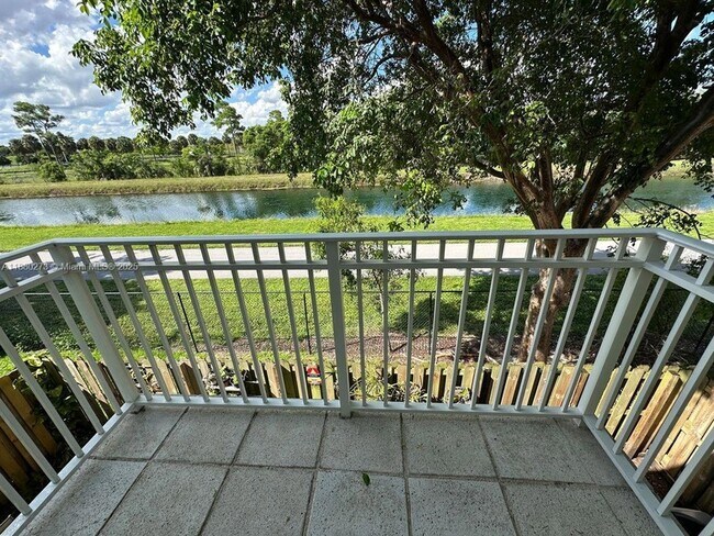 Building Photo - 2641 NE 4th St