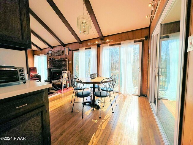Building Photo - 402 Canoe Brook Dr