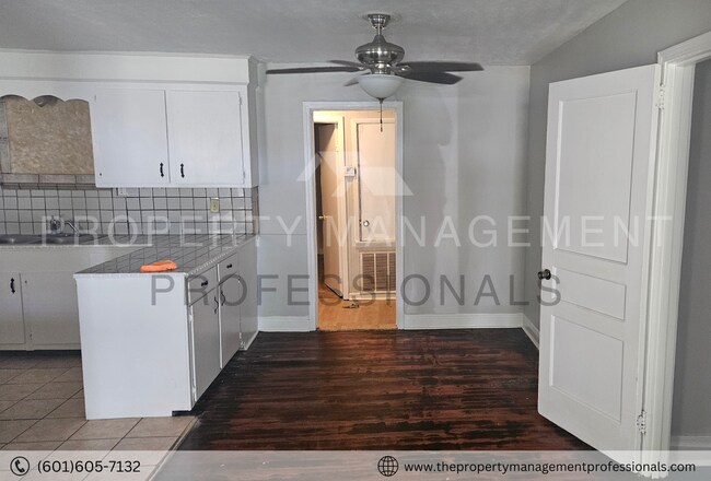 Building Photo - 1925 Wingfield Cir
