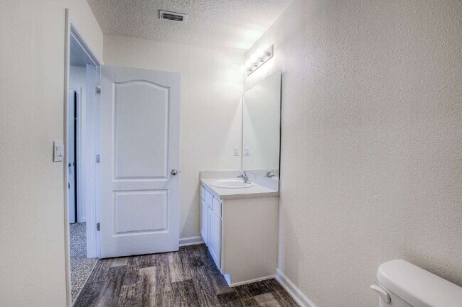 Building Photo - For Rent- 2nd month FREE Rent