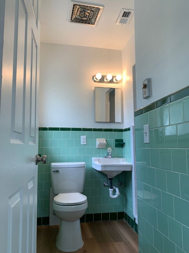 Building Photo - Updated 3 Bedroom 2 Bath in Central Gulfport
