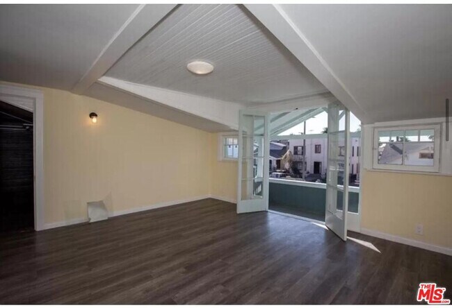 Building Photo - 1075 1/2 Leighton Ave