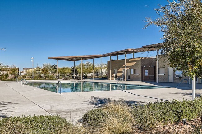 Building Photo - 4 Bed 3 Bath Luxury FURNISHED Home for Rent!