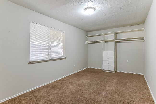 Building Photo - 3823 Ebury Dr