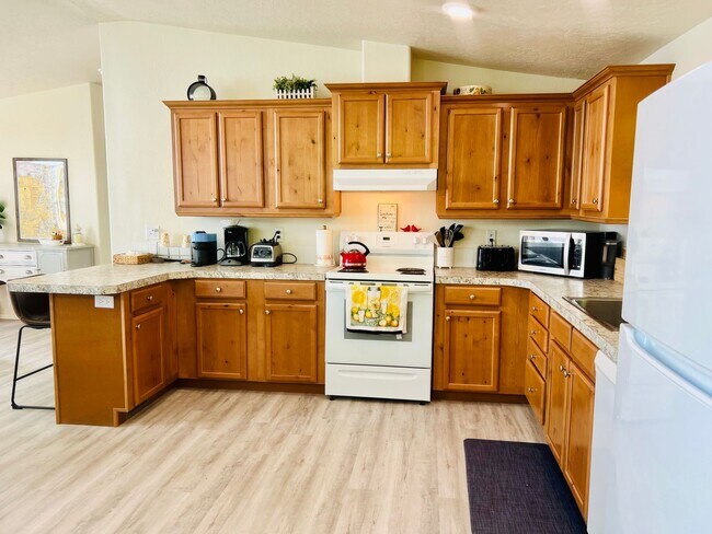 Building Photo - WATER FRONT HOME FULLY FURNISHED ALL INCLUSIVE  2bed 1.5 bath