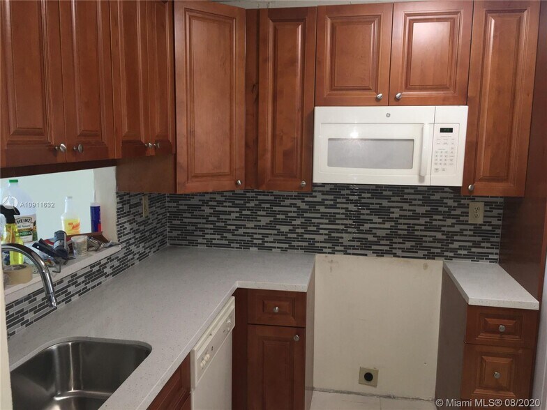 Building Photo - 3396 Foxcroft Rd