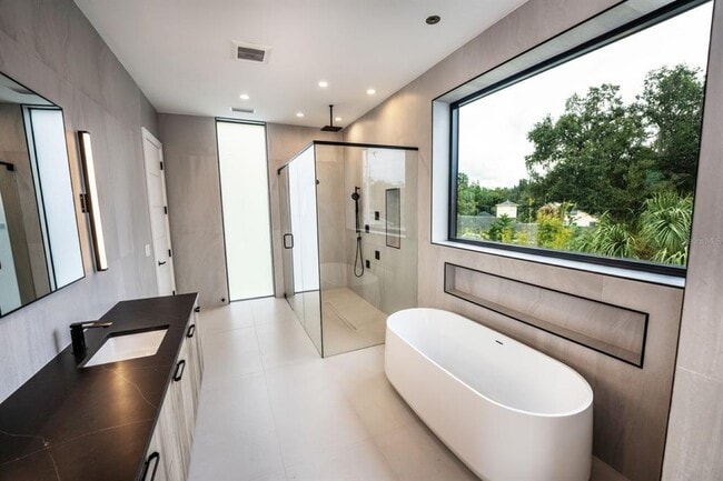 Building Photo - 3010 W Trilby Ave