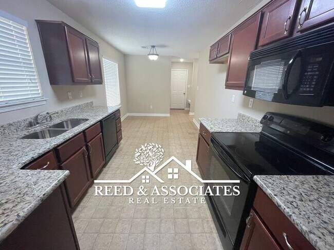 Building Photo - Corner Lot Located in Cordova