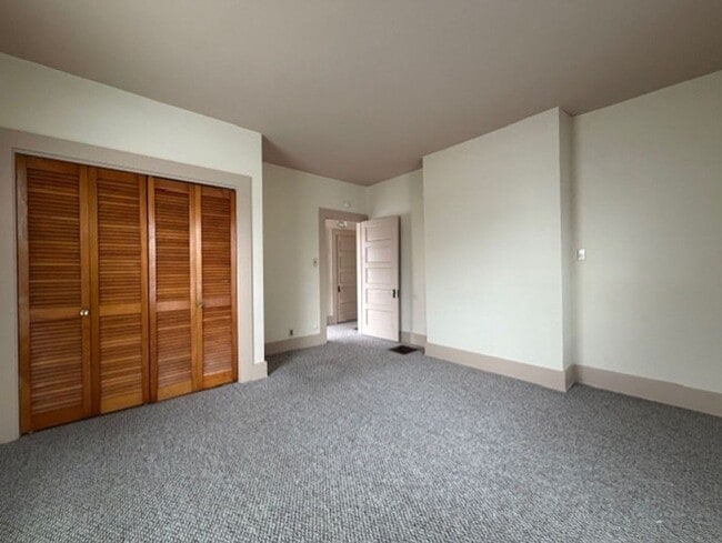 Building Photo - 22 - 22 1/2  Willis Ave