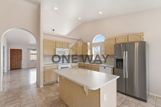 Building Photo - 819 E Cindy St