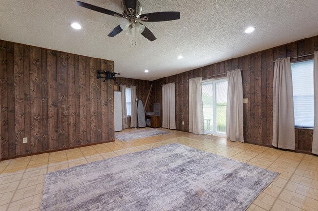 Building Photo - 865 Verdi Rd