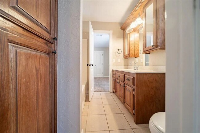 Building Photo - 1105 Kelsi Dr