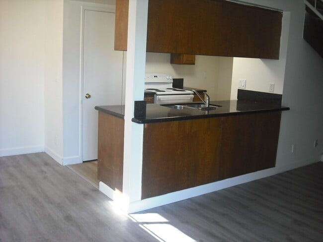 Building Photo - Marina Village Manor Home