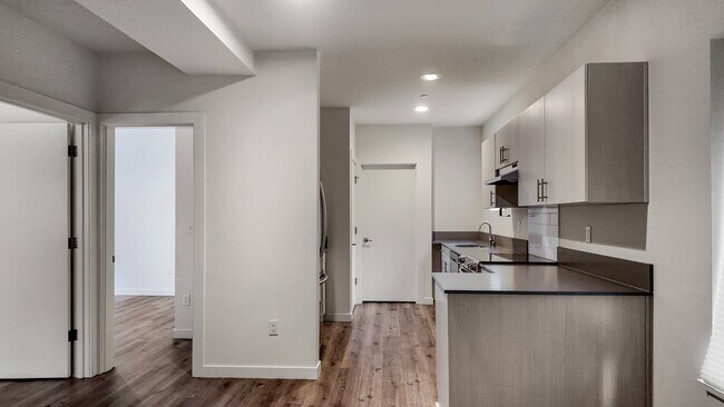 Building Photo - Modern 2BR Apartment in Prime Queen Anne Location