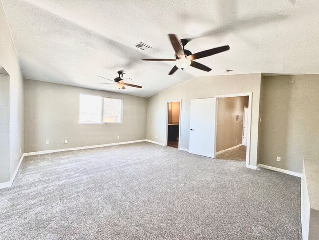 Building Photo - Spacious 4BD/3BA Pool Home with Dual Prima...