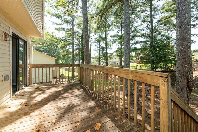 Building Photo - 580 Downing St