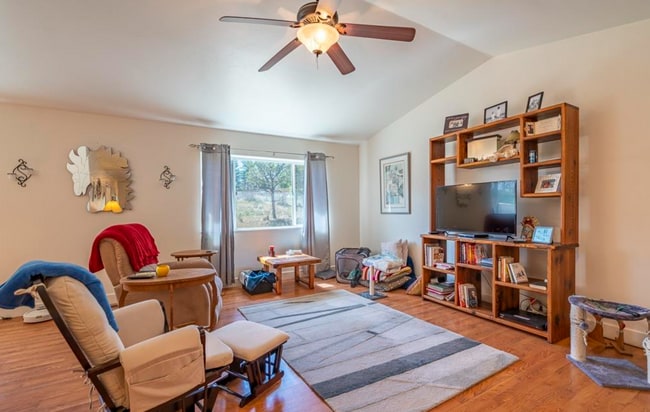 Building Photo - Three Bedroom Bayfield House Available for...