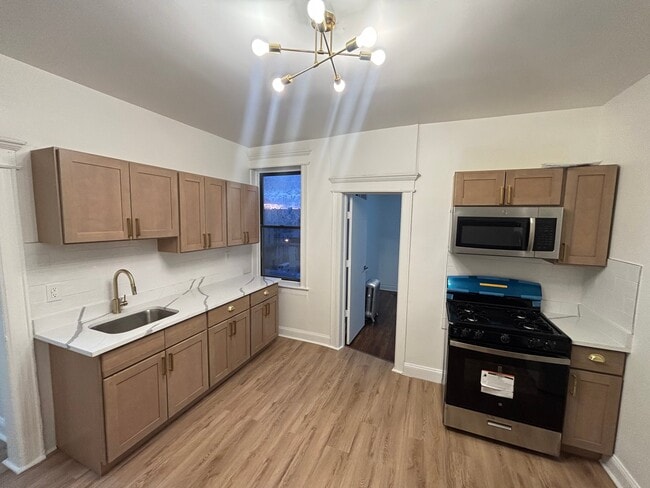 Building Photo - 160 59th St