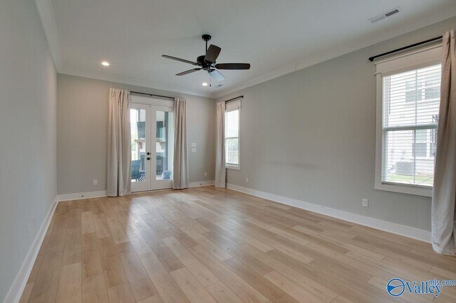 Building Photo - 6128 Pembrook Pond Pl SE