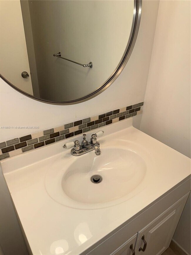 Building Photo - 1080 94th St