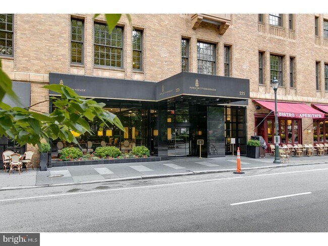 Building Photo - 219 S 18th St