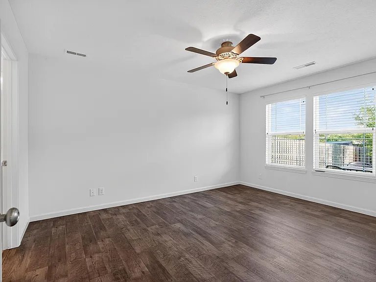 Building Photo - 3272 Maitland Dr