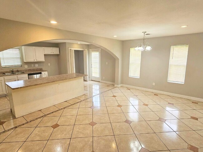 Building Photo - 9526 Golden Wood Ln