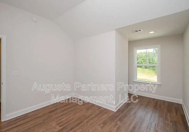 Building Photo - 335 Sumac Trail