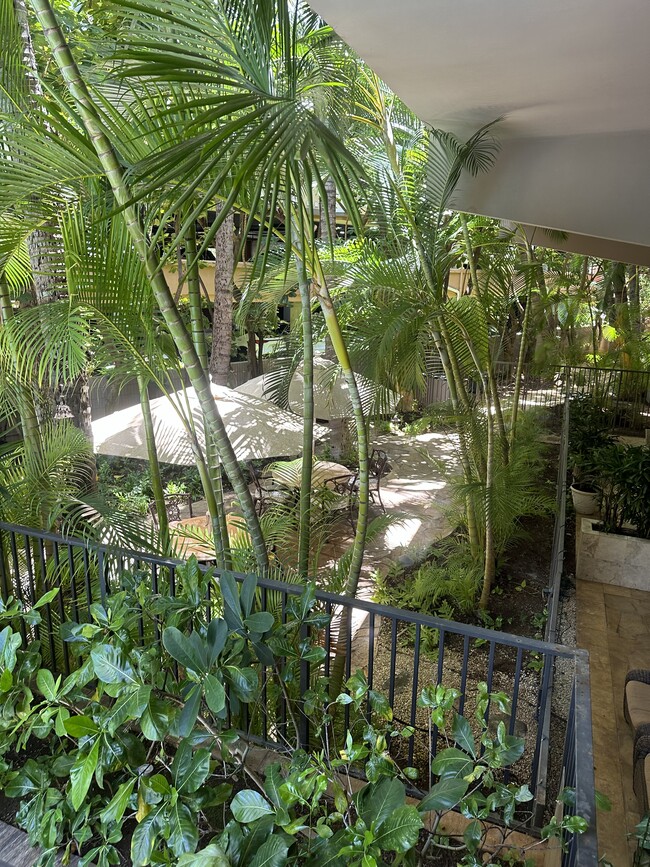 Building Photo - 343 Hobron Ln