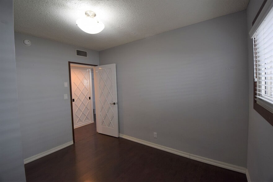 Building Photo - 11204 Peach Grove St